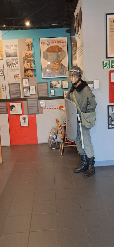 Varsovia 2024 la ciudad Fénix que resurgió de sus cenizas. - Blogs de Polonia - Dia 3-Parqie Lazienki, Palacio de la cultura, Praga, museo comunísimo. (24)