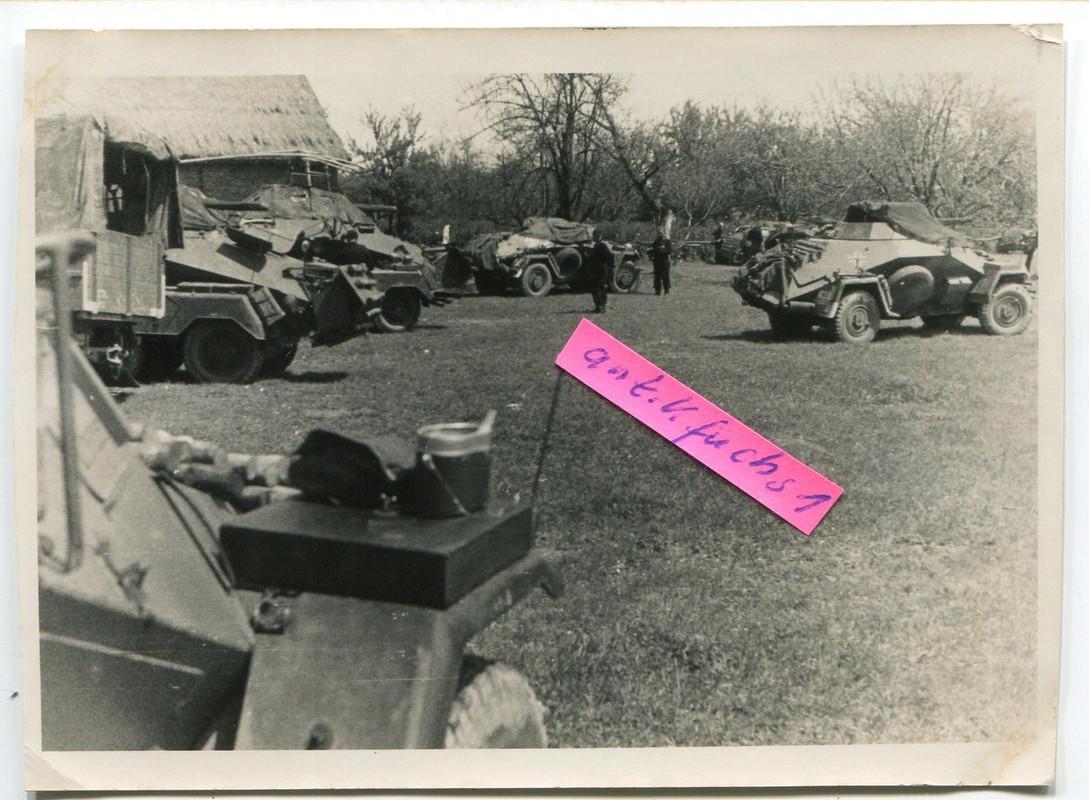 6 Schützen-Panzer vom Pz.Rgt.3 an der Ostfront i