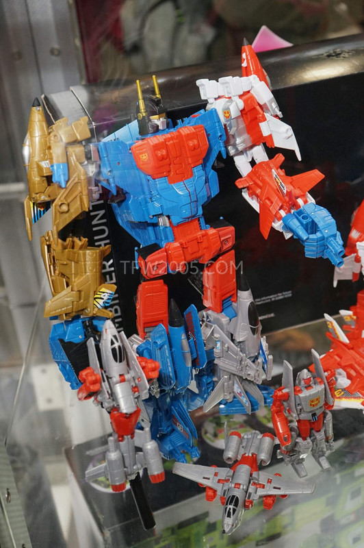 SDCC2015-Hasbro-Case-Transformers-Combiner-Wars-