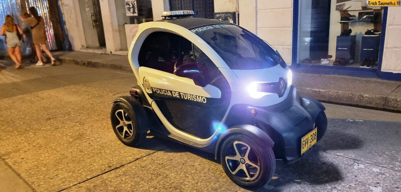 La Policía Colombiana despliega sus vehículos Renault Twizy para patrullar Cartagena