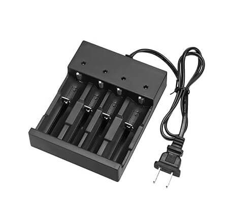 Cargador de baterías universal de 4 bahías.