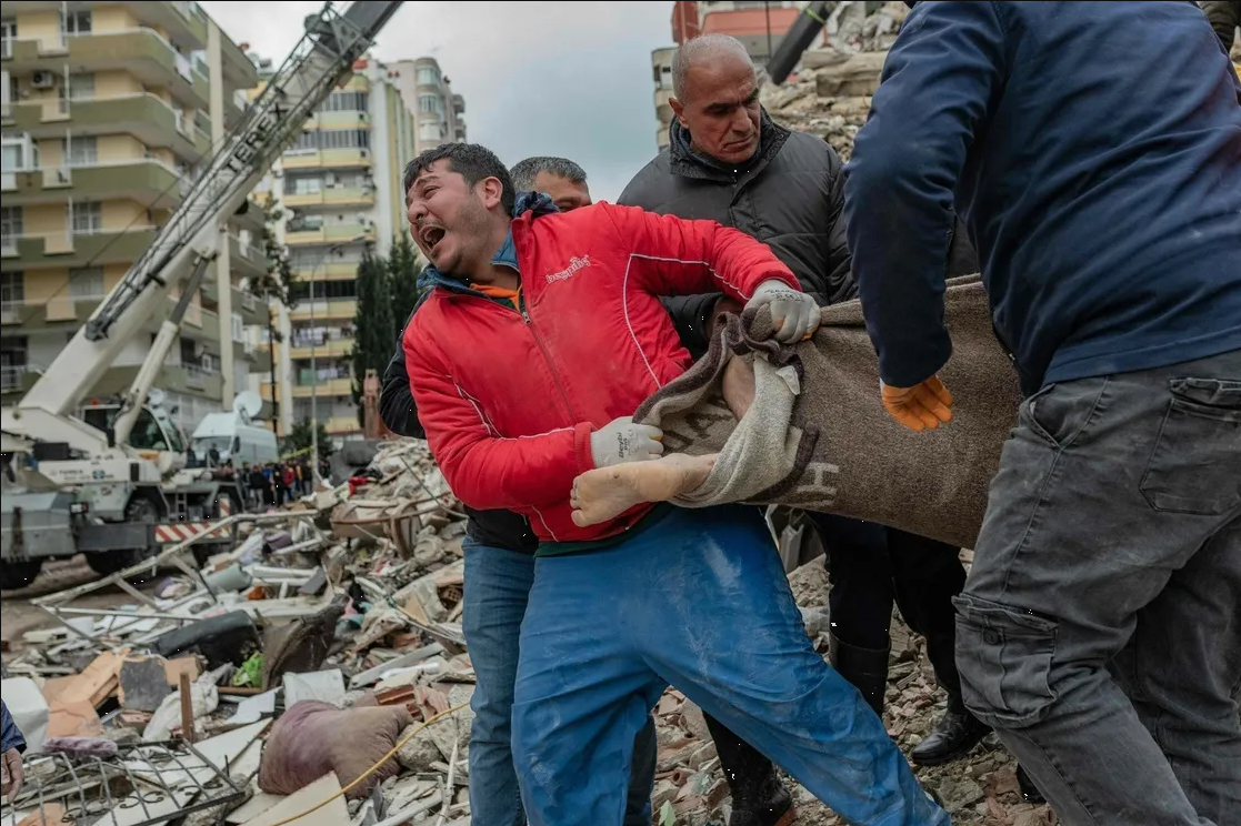 Aumentan los muertos por los terremotos en Turquía; hay más de 44 mil