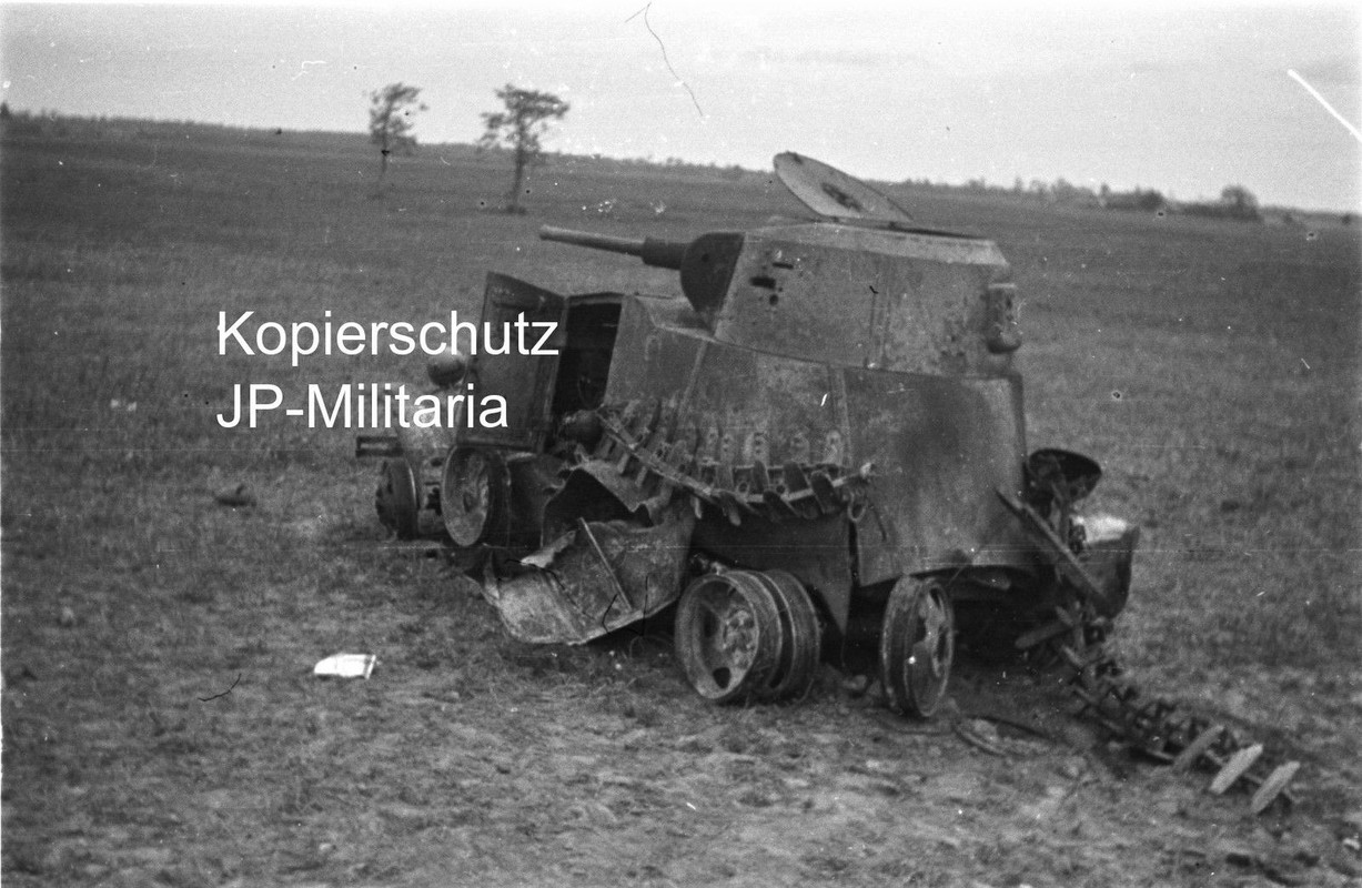 Wehrmacht russische Sowjet Späh Panzer Russland2