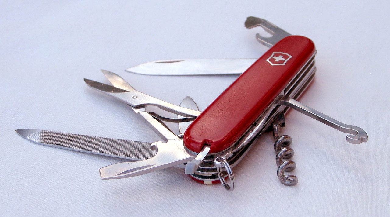 Swiss_army_knife_open_20050612_(cropped)