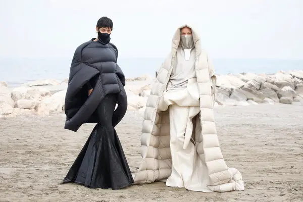 Discover the origins of avant-garde fashion.