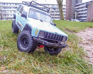 Axial SCX10 II 2000 Jeep Cherokee Kit (1 of 1)-4