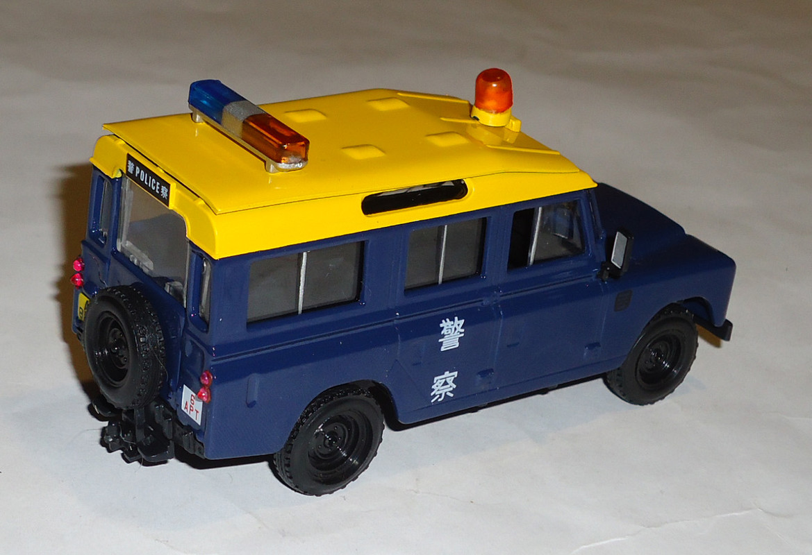 Land-Rover-Defender-110 Police1