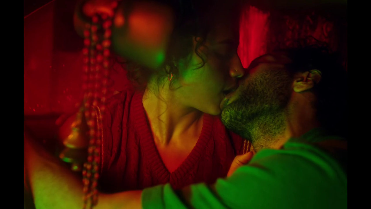 [Image: vlcsnap-2025-12-21-22h13m19s622.png]