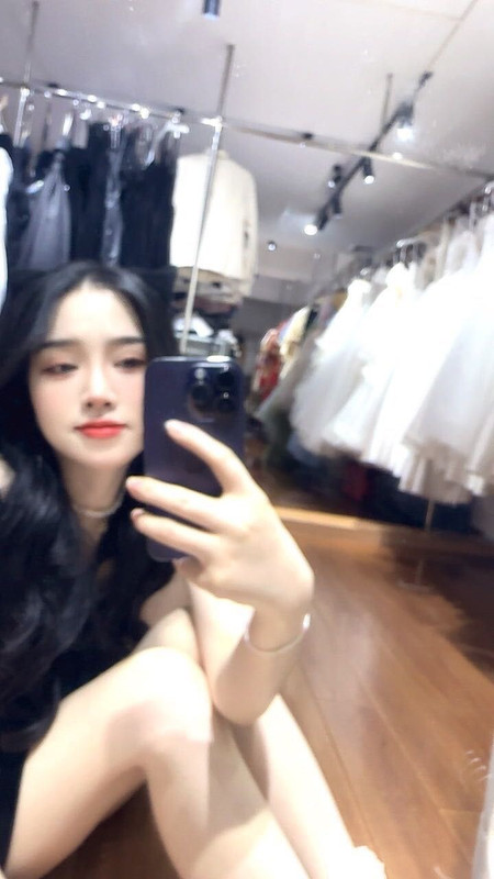 X3广东夜店陪酒女 李薇婷 趁男友不在家 带客人回去打炮 黑丝玉足诱惑足交 女上位背骑大声淫叫！ (6)