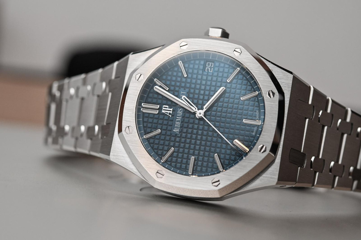 Audemars-Piguet-Royal-Oak-Selfwinding-41mm-15500ST-SIHH-2019-11