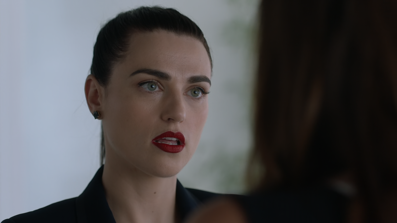 Supergirl.S05E01.Event.Horizon.1080p.10bit.AMZN.WEB-DL.AAC5.1.HEVC-Vyndros.mkv_snapshot_14.40_[2019.