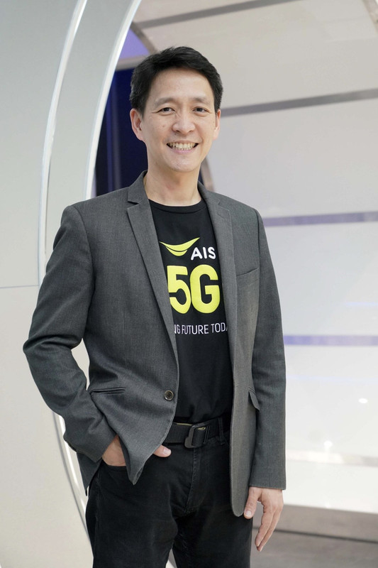 นายปรัธนา ลีลพนัง หัวหน้าคณะผู้บริหารกลุ่มลูกค้าทั่วไป AIS