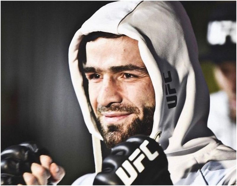 Валиев купува къща на майка си с бонус от UFC