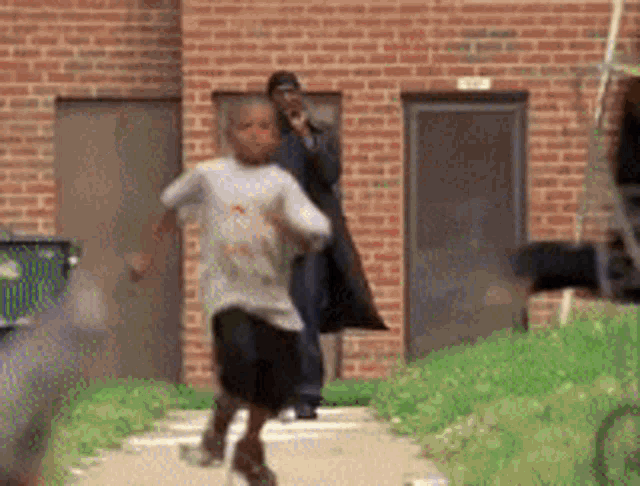 https://i.postimg.cc/NjpSwrDh/omar-coming.gif