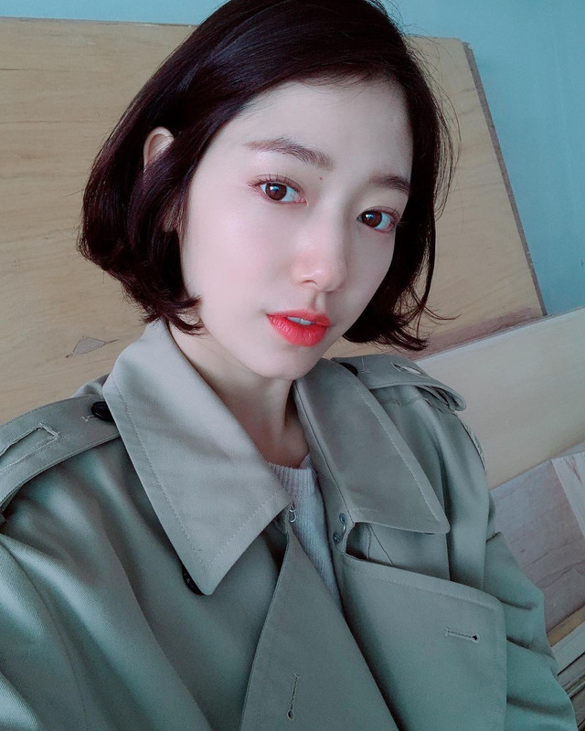 7 Potret selfie Park Shin-hye, si manis yang eksis abis