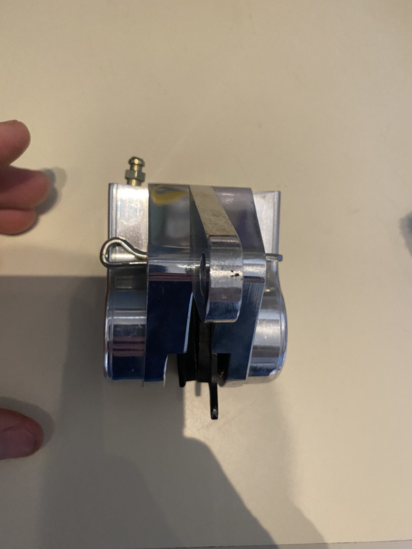 E854A497-5B93-424D-99DA-5AA905DC936C