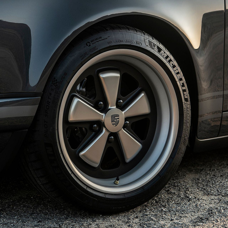 Singer-Vehicle-Design-Suisse-Commission-1.jpg