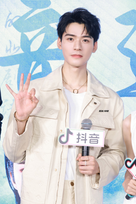 006CT39Tgy1hg3n97j5ngj325137k7wl