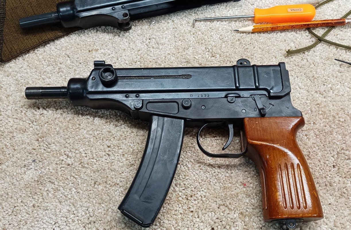 VZ61ThrdBrl003