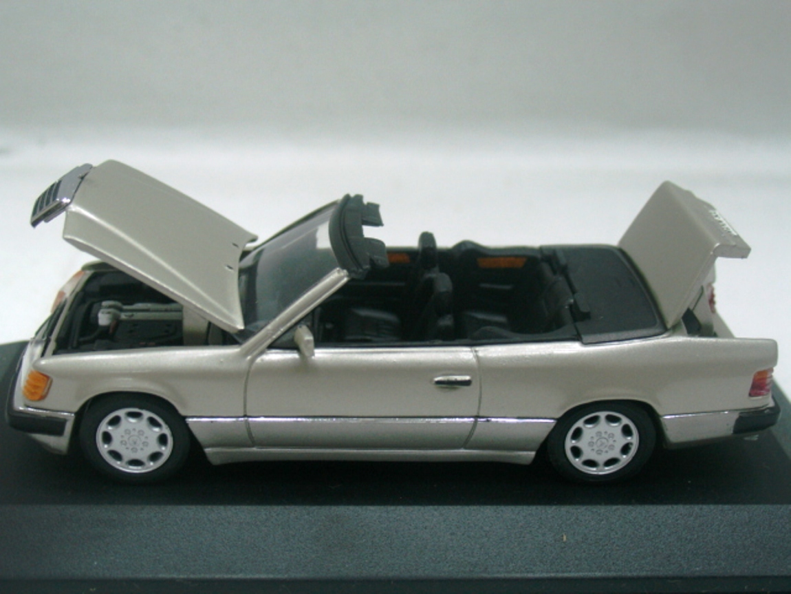 WOW EXTREMELY RARE Mercedes W124 300CE-24 Cabriolet Silver 1