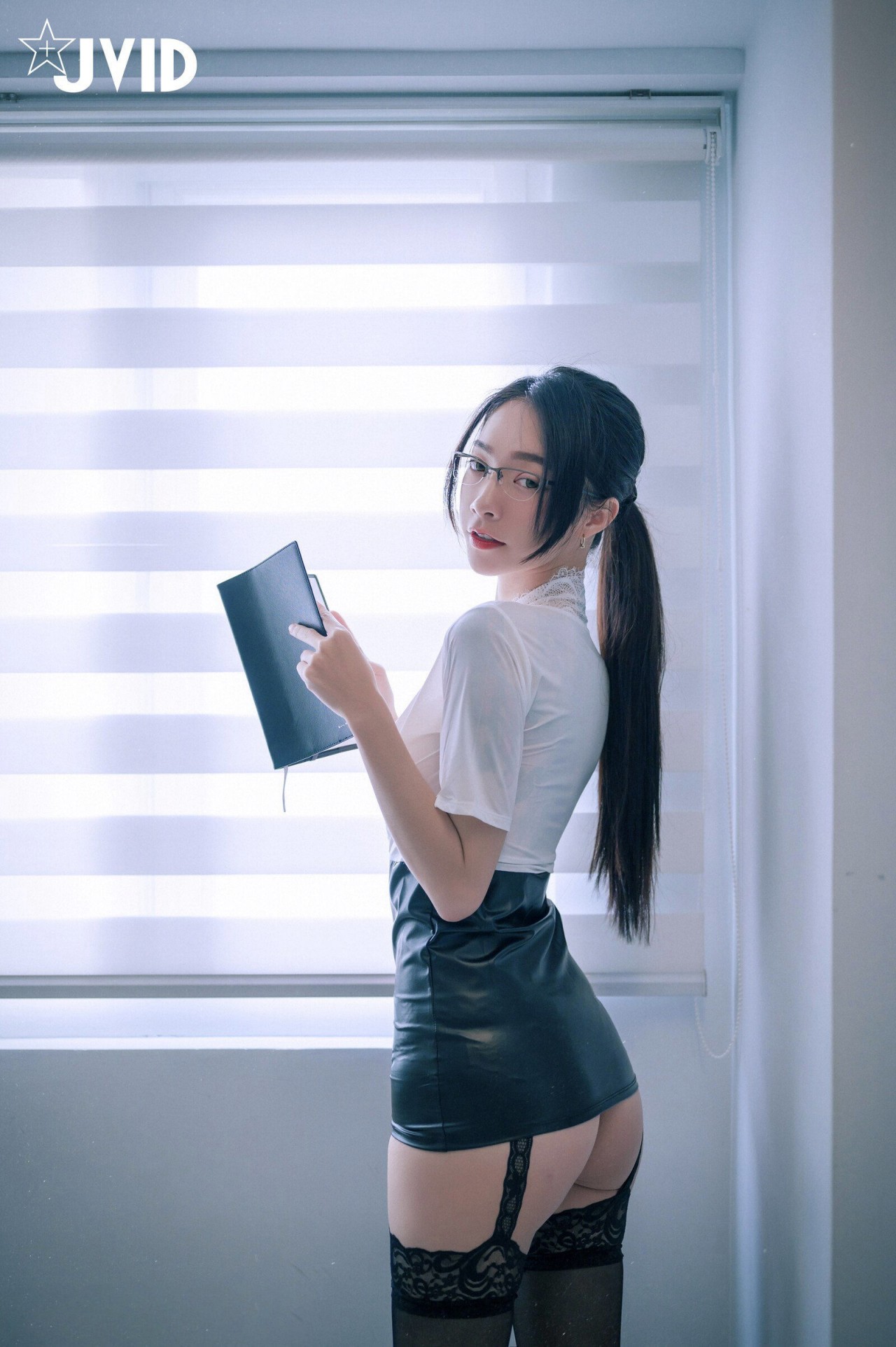 jvid 飘 飘《性感保险业务员》写真作品欣赏，较为性感的风格插图4