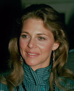 lindsay-wagner-c26