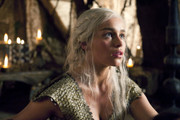 emilia-clarke-game-of-thrones-33