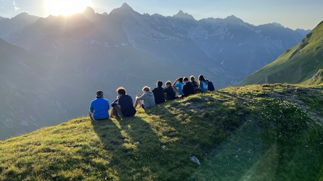 camps en montagne en pleine nature apprendre langue en suisse
