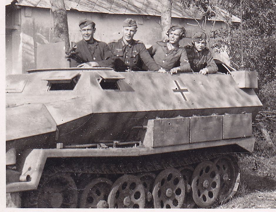 Schützenpanzerwagen Sd.Kfz 251 Regiment GD camo 