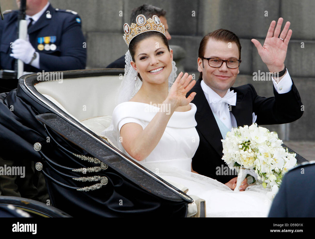 crown-princess-victoria-of-sweden-and-prince-daniel-of-sweden-ride-D59D1X