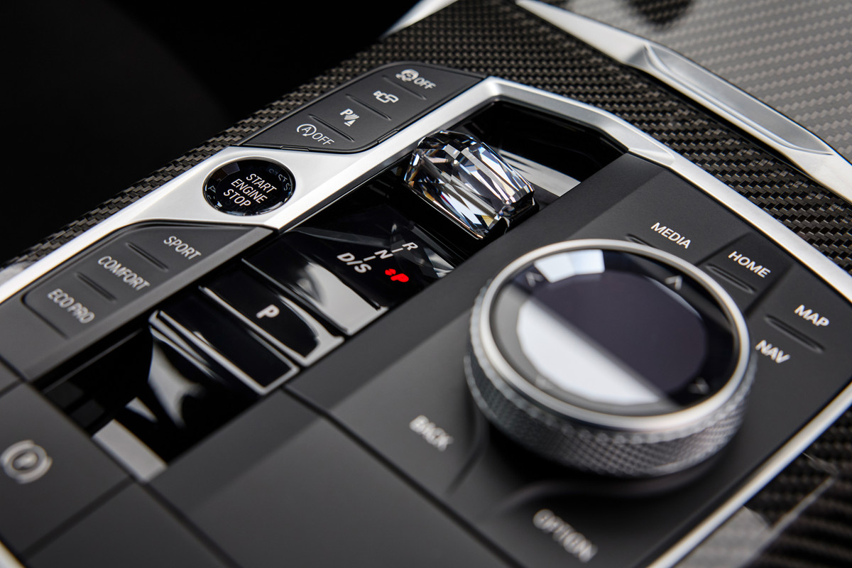 P90549644_highRes_the-new-bmw-330i-sed
