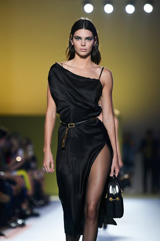 Kendall Jenner Legs in Pantyhose – Versace Fashion Show in Milan | LEGS ...