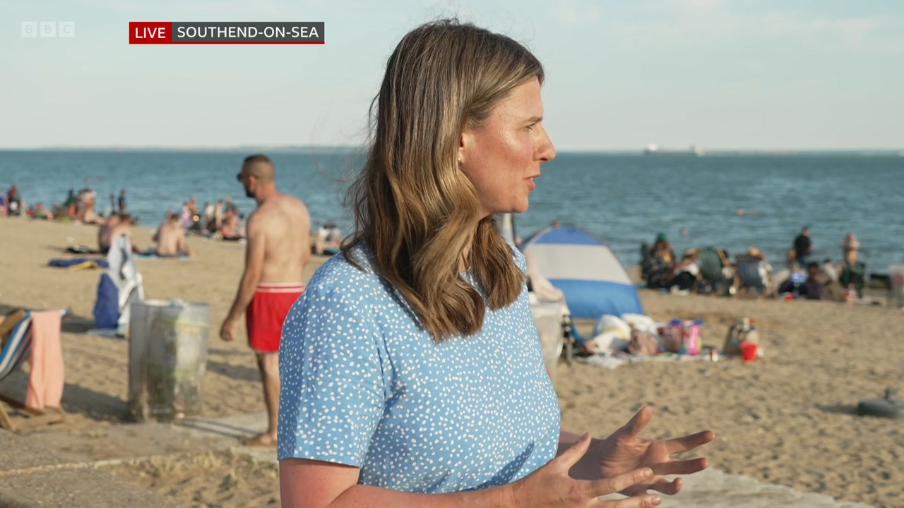 BBC_Weekend_News_Evening_News_-_15._2022-07-10_m00196nl_original.mp4_snapshot_16.26.880