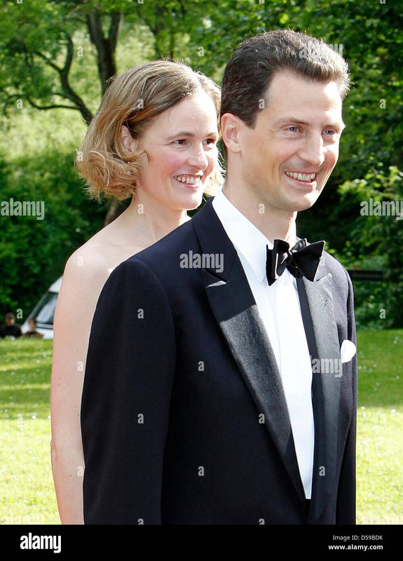 heir-to-the-throne-alois-philipp-maria-of-liechtenstein-and-princess-D59BDK