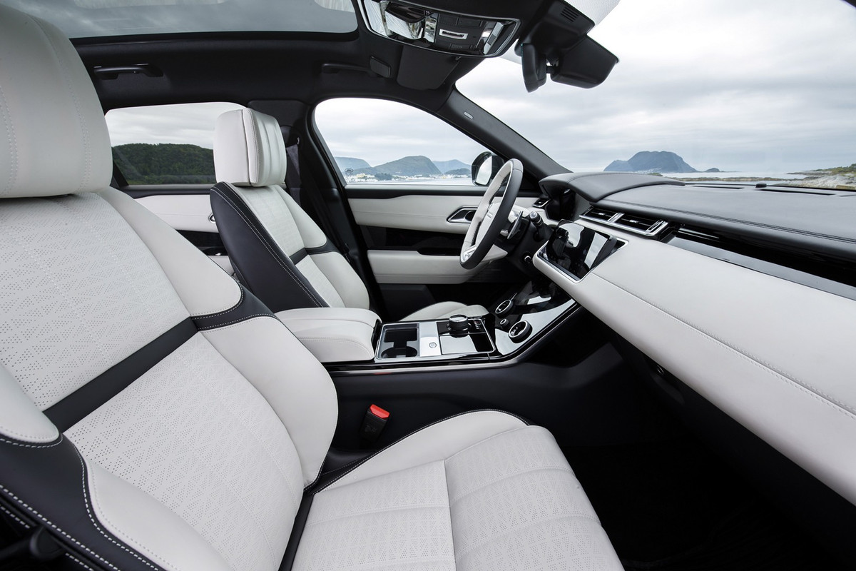 2019 Range Rover Velar R-Dynamic HSE Black Pack (12)