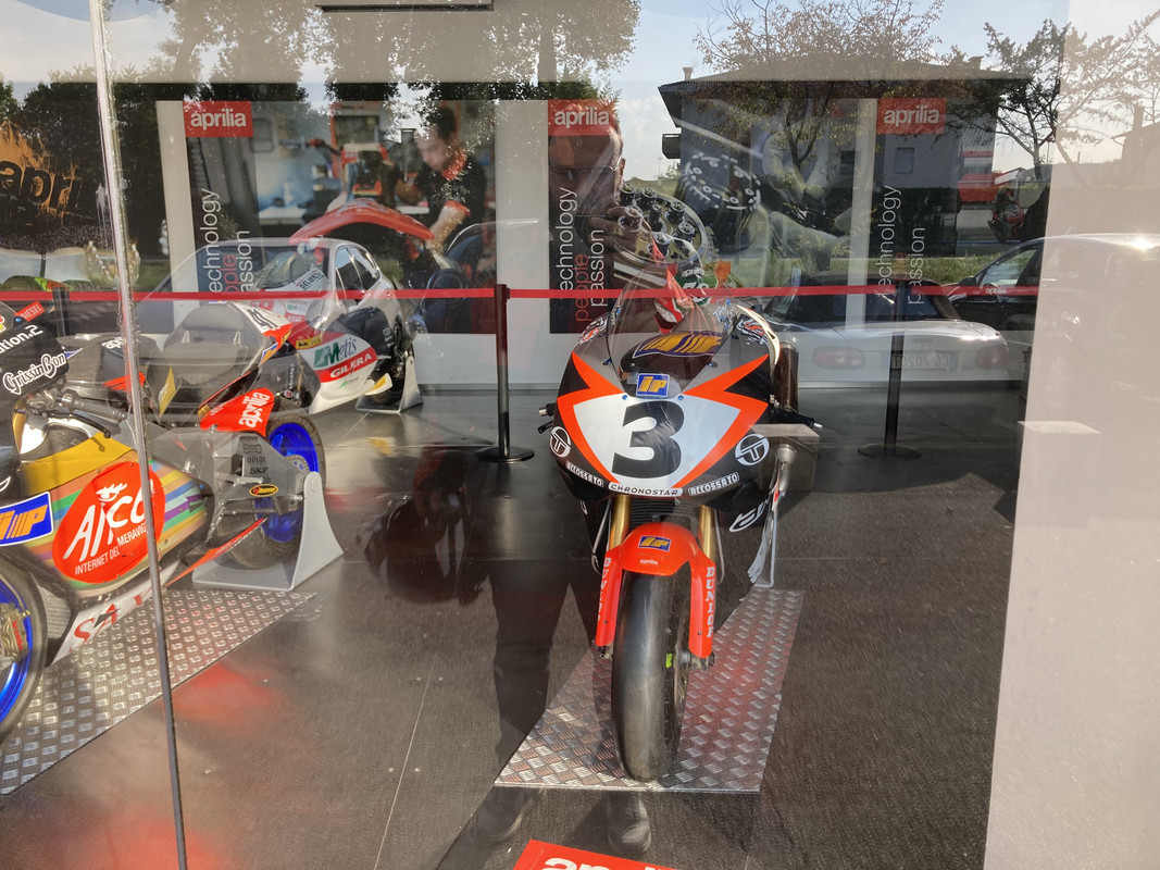 9B5305C3-DF8C-41F6-B34E-D8D922365471