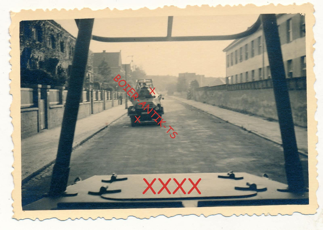 FOTO 2 WK PANZER SPÄHWAGEN- PRAG