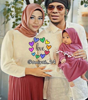 Seakan menghadiri sebuah pengajian dengan keluarga kecilnya