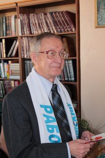 h4d-VAIu-B8-KE.jpg