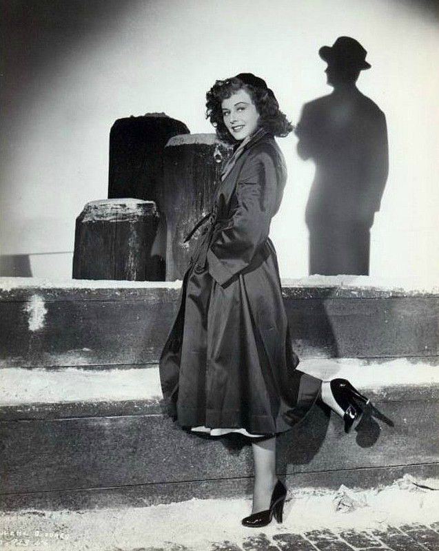 paulette_goddard_mb79