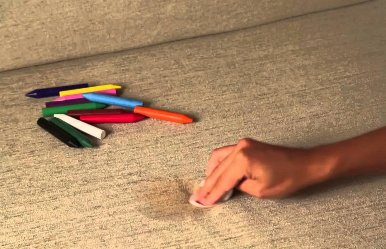 ¿Cómo quitar manchas de crayola en muebles?