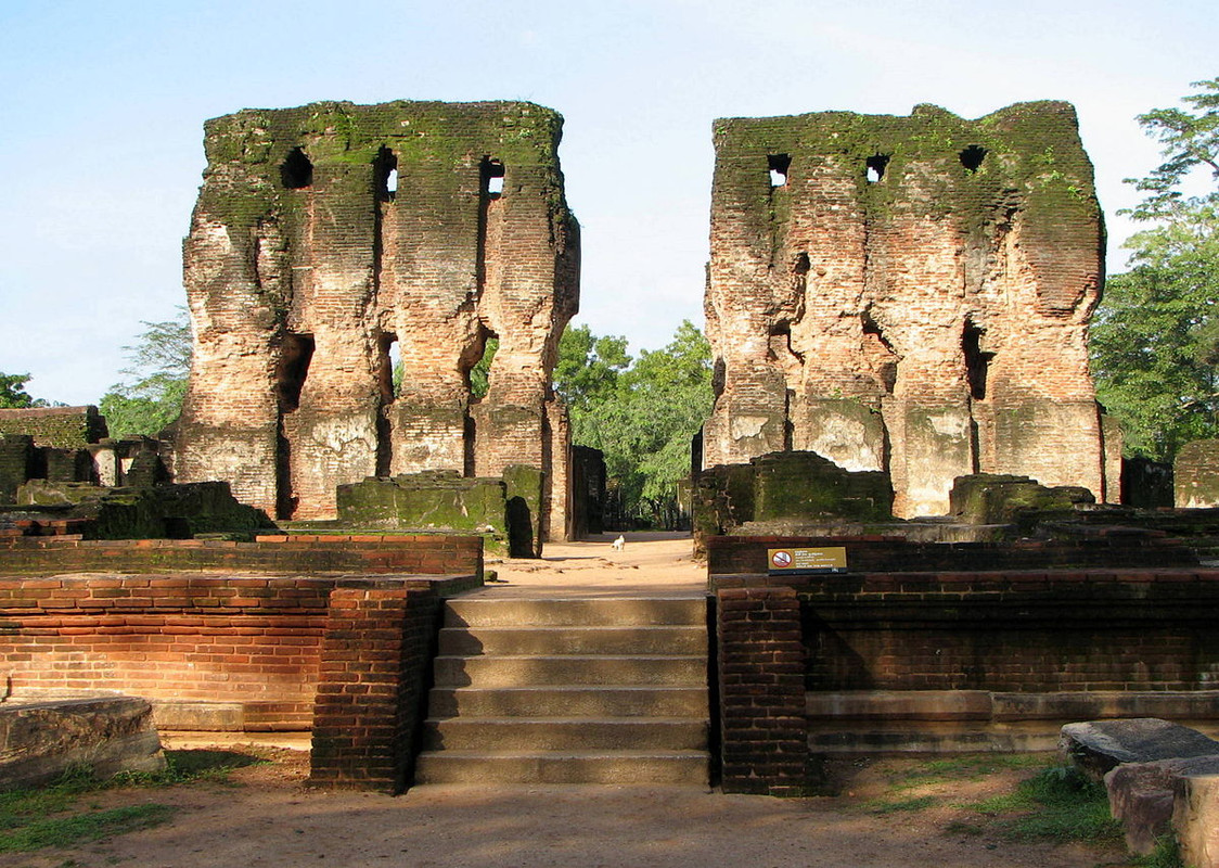 1200px-Polonnaruwa-02.jpg