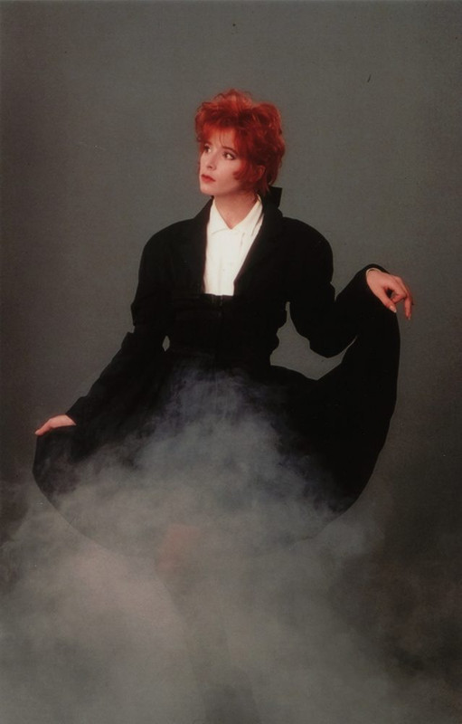 https://i.postimg.cc/P5GFByY2/big-mylene-farmer-1987-christophe-mourthe-142.jpg