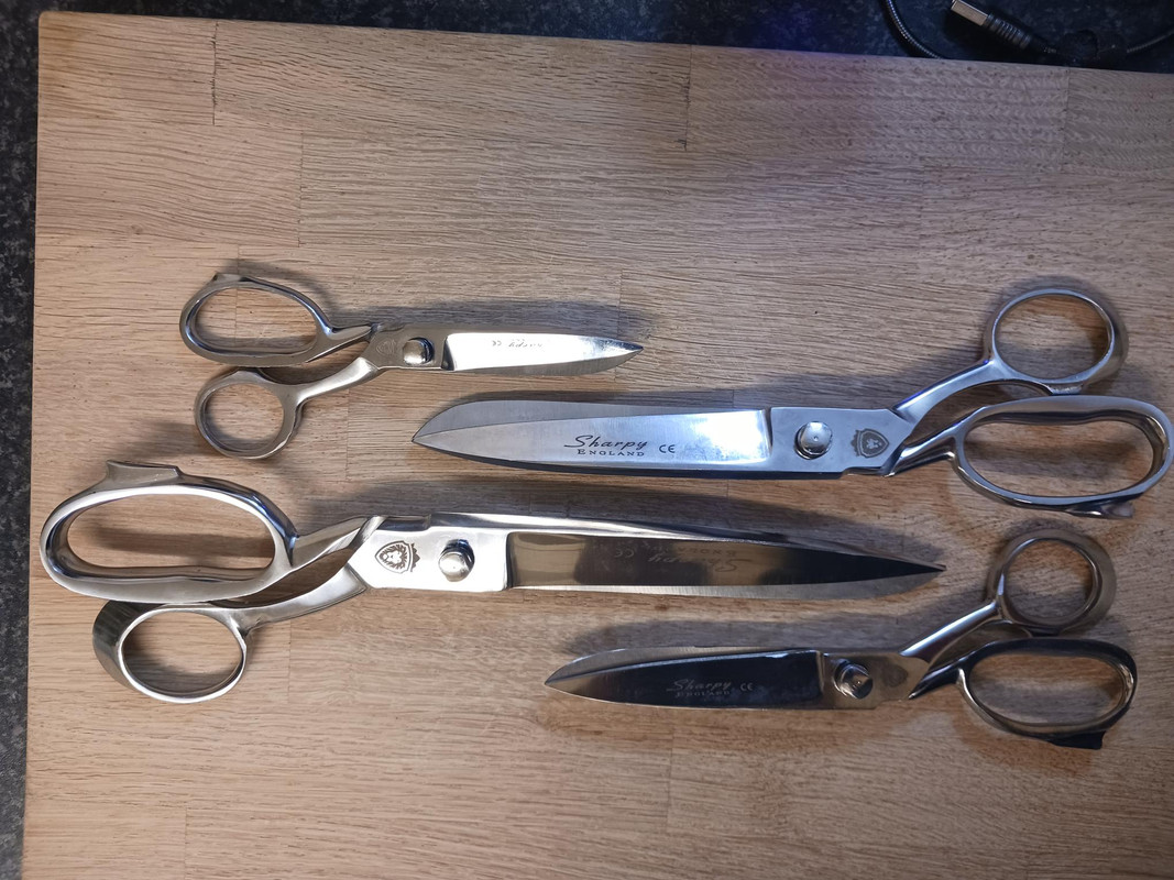 SET_OF_4_SHARPY_SCISSORS.jpg