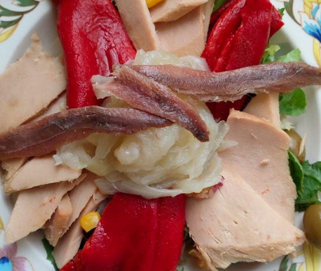 Ensalada De Bonito Y Anchoas