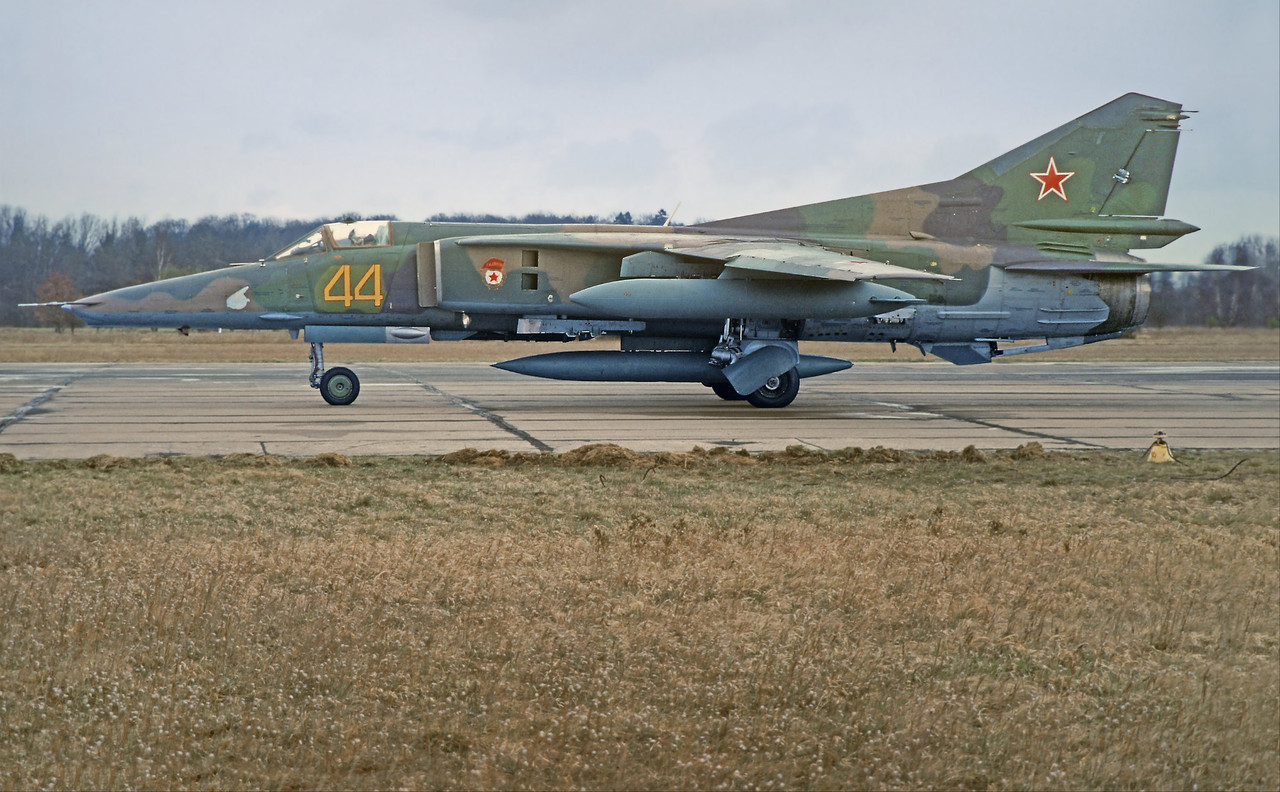 19 GvAPIB Mig-27D Yellow 44_61912555178 (3)_3