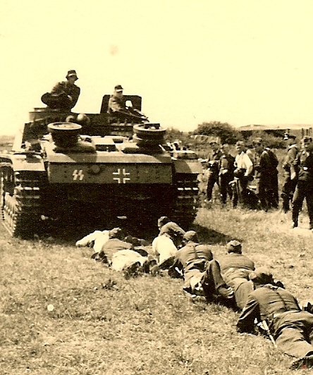 Very Rare Pic German Waffen SS Panzer Grenadier Training w- Sturmgeschütz Panzer Tank (Note SS Runes