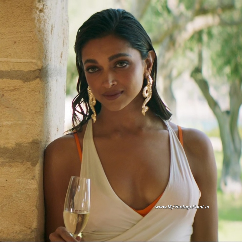 30Deepika_Padukone_Hot_Scene_in_Pathaan_Movie_with_Shah_Rukh_Khan_MyVantagePoint