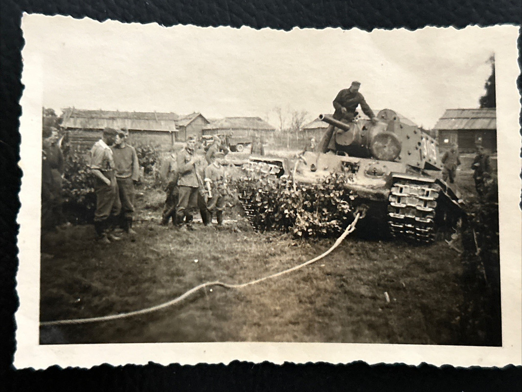 Foto Wk2 Wehrmacht Front Kampf Russischer KW 1 Panzer Turmnummer 309 (4)
