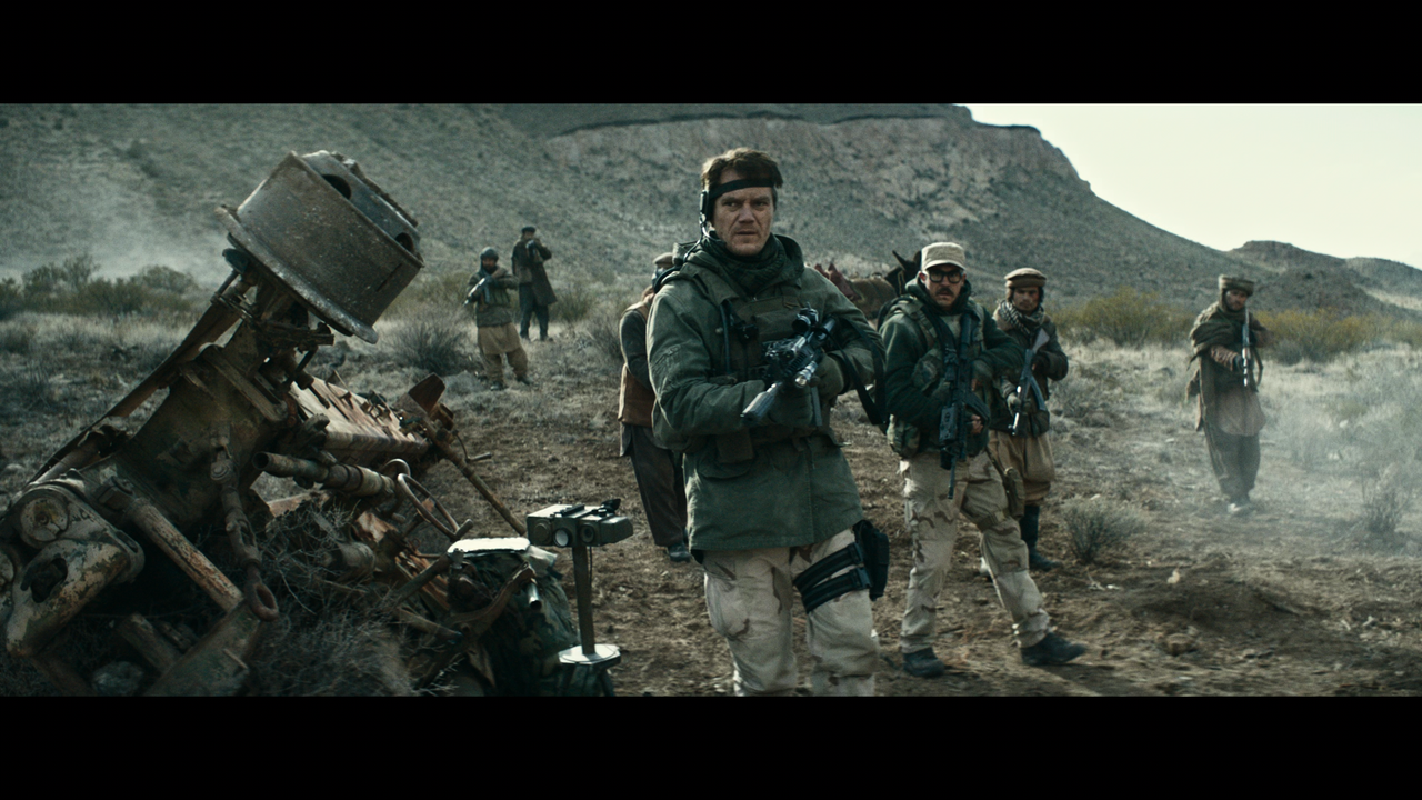 12.Strong.2018.2160p.UHD.BDRemux.DTS-HD.HDR.DoVi.Hybrid.P8.by.DVT.mkv_snapshot_01.33.32_[2022.08.21_